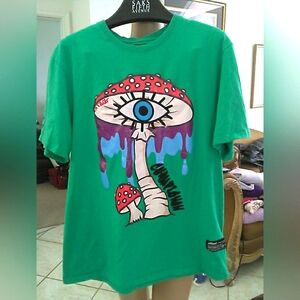 OFFBEAT Green Graphic T-Shirt W Eye and Mushroom Design VERY COOL LOOK Sx. Xl